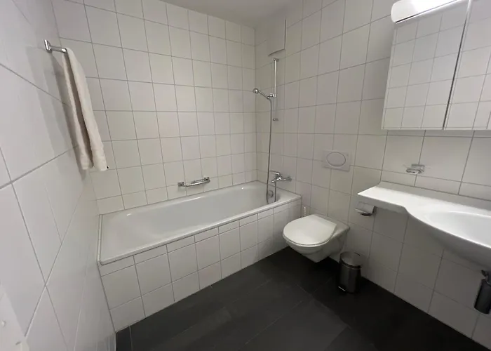Privat In Waldhaus Nocleg ze śniadaniem Flims